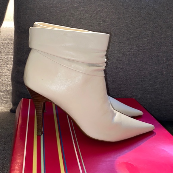 BCBG Girls cream booties - Picture 2 of 4